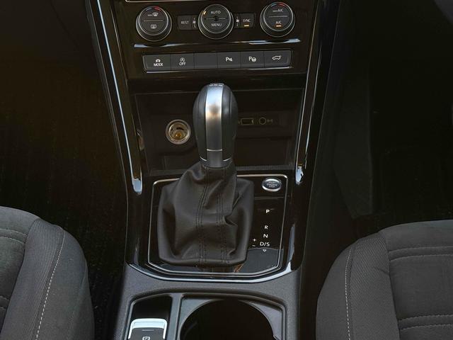 ゴルフトゥーラン ＴＳＩ　ハイライン　ドライブレコーダー　ＥＴＣ　バックカメラ　ナビ　ＴＶ　クリアランスソナー　オートクルーズコントロール　パークアシスト　スマートキー　アイドリングストップ　電動格納ミラー　シートヒーター　ＡＴ（8枚目）