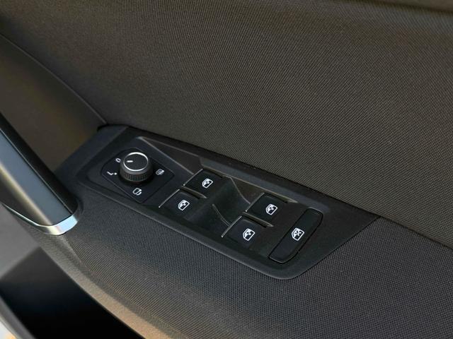 ゴルフトゥーラン ＴＳＩ　ハイライン　ドライブレコーダー　ＥＴＣ　バックカメラ　ナビ　ＴＶ　クリアランスソナー　オートクルーズコントロール　パークアシスト　スマートキー　アイドリングストップ　電動格納ミラー　シートヒーター　ＡＴ（9枚目）