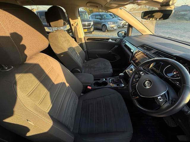 ゴルフトゥーラン ＴＳＩ　ハイライン　ドライブレコーダー　ＥＴＣ　バックカメラ　ナビ　ＴＶ　クリアランスソナー　オートクルーズコントロール　パークアシスト　スマートキー　アイドリングストップ　電動格納ミラー　シートヒーター　ＡＴ（10枚目）