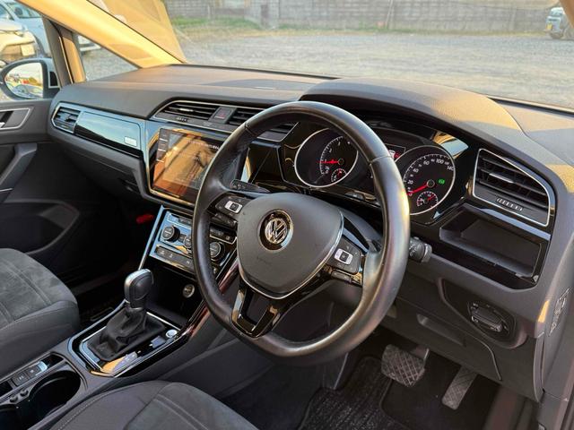 ゴルフトゥーラン ＴＳＩ　ハイライン　ドライブレコーダー　ＥＴＣ　バックカメラ　ナビ　ＴＶ　クリアランスソナー　オートクルーズコントロール　パークアシスト　スマートキー　アイドリングストップ　電動格納ミラー　シートヒーター　ＡＴ（28枚目）