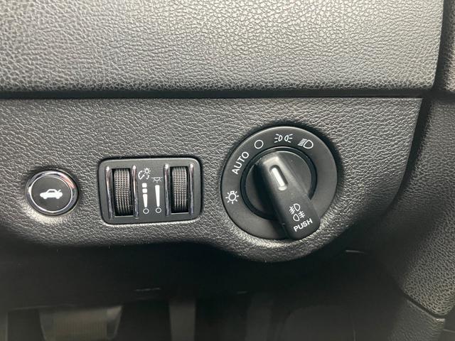 クライスラー・300 300リミテッド 当社買取/ブラック内装/純正ナビ/地デジTV/ETC(23枚目)