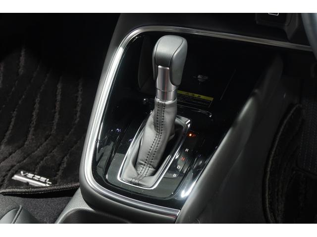 ヴェゼル ｅ：ＨＥＶＺ　認定中古車　ワンオーナー　追突軽減グレーキ　禁煙車　　コネクトナビ　リヤカメラ　ＥＴＣ　　スマキ　Ｐトランク　フルオートエアコン　　両席エアバック　　　ＬＥＤランプ　ソナー　クルーズＣ（10枚目）