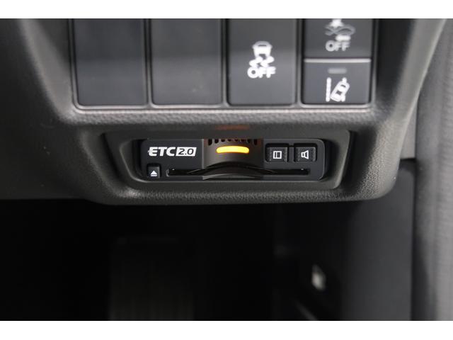 ステップワゴンスパーダ スパーダホンダセンシング 認定中古車 ワンオーナー 禁煙車 追突軽減ブレーキ リヤ席モニター ナビ リヤカメラ 前後ドラレコ ETC2.0 ワンオーナ- リアオートエアコン 地デジ LEDヘッドライト 横滑り防止システム(18枚目)