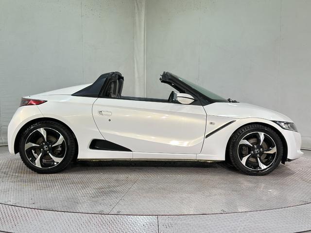 納車前にはスタッフによってピカピカに仕上げてご納車致します。オプションでガラスコーティングなどオススメ品も格安で承ります！