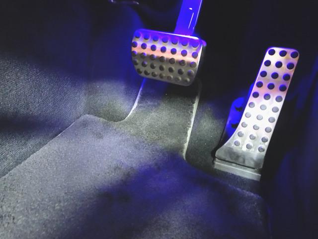 Cクラス C220 d アバンギャルド AMGラインパッケージ ベーシックパッケージ レザーエクスクルーシブパッケージ Bluetooth接続 ETC LEDヘッドライト TV アイドリングストップ クルーズコントロール コネクテッド機能(9枚目)