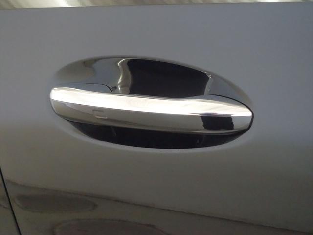 Ｃクラス Ｃ２００　アバンギャルド　ＡＭＧライン　ベーシックパッケージ　Ｂｌｕｅｔｏｏｔｈ接続　ＥＴＣ　ＬＥＤヘッドライト　ＴＶ　アイドリングストップ　クルーズコントロール　コネクテッド機能　サイドカメラ　サンルーフ・ガラスルーフ　シートヒーター（27枚目）