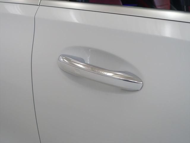 Ｃクラス Ｃ２００　アバンギャルド　ＡＭＧライン　レザーエクスクルーシブパッケージ　ベーシックパッケージ　Ｂｌｕｅｔｏｏｔｈ接続　ＥＴＣ　ＬＥＤヘッドライト　ＴＶ　アイドリングストップ　クルーズコントロール　コネクテッド機能　サイドカメラ（26枚目）