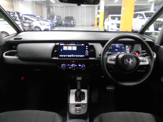 フィット e:HEVホーム ワンオーナー/衝突軽減ブレーキ/認定中古車/フルセグTV/メモリーナビ/サポカー/ETC/ドライブレコーダー/バックモニター/LEDライト/クルコン/スマートキー/横滑り防止装置/USB入力端子 禁煙(4枚目)