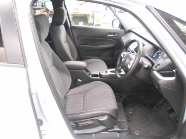 フィット e:HEVホーム ワンオーナー/衝突軽減ブレーキ/認定中古車/フルセグTV/メモリーナビ/サポカー/ETC/ドライブレコーダー/バックモニター/LEDライト/クルコン/スマートキー/横滑り防止装置/USB入力端子 禁煙(10枚目)