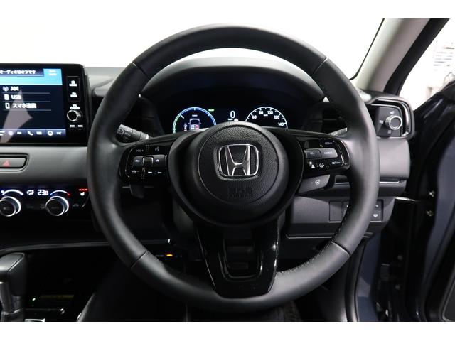 ヴェゼル ｅ：ＨＥＶＺ　認定中古車　２年保証付　ワンオーナー　禁煙車　純正ナビ　バックカメラ　ＥＴＣ　運転支援　盗難防止装置　フルセグテレビ　スマ－トキ－　アクティブクルーズ　パーキングセンサー　ワイヤレス充電　横滑り防止（19枚目）