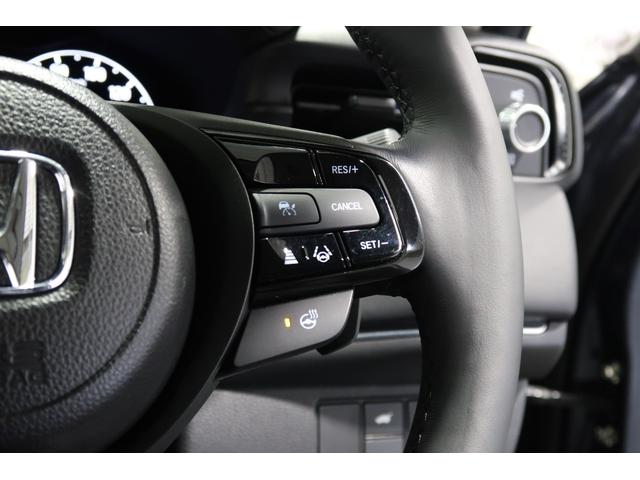 ヴェゼル ｅ：ＨＥＶＺ　認定中古車　２年保証付　ワンオーナー　禁煙車　純正ナビ　バックカメラ　ＥＴＣ　運転支援　盗難防止装置　フルセグテレビ　スマ－トキ－　アクティブクルーズ　パーキングセンサー　ワイヤレス充電　横滑り防止（20枚目）