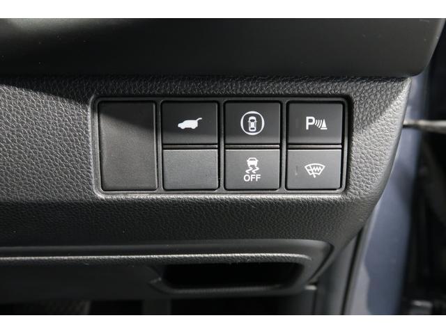 ヴェゼル ｅ：ＨＥＶＺ　認定中古車　２年保証付　ワンオーナー　禁煙車　純正ナビ　バックカメラ　ＥＴＣ　運転支援　盗難防止装置　フルセグテレビ　スマ－トキ－　アクティブクルーズ　パーキングセンサー　ワイヤレス充電　横滑り防止（21枚目）