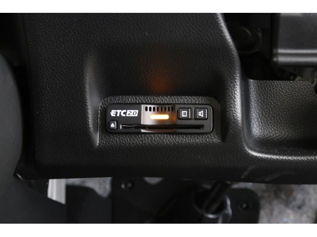 ヴェゼル ｅ：ＨＥＶＺ　認定中古車　２年保証付　ワンオーナー　禁煙車　純正ナビ　バックカメラ　ＥＴＣ　運転支援　盗難防止装置　フルセグテレビ　スマ－トキ－　アクティブクルーズ　パーキングセンサー　ワイヤレス充電　横滑り防止（22枚目）