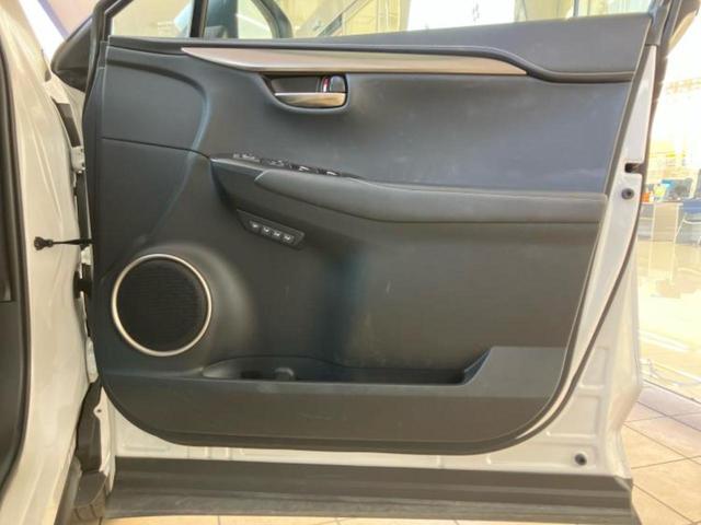 NX NX300h Iパッケージ 新品タイヤ/サンルーフ/保証書/純正 SDナビ/衝突安全装置/シートヒーター 前席/車線逸脱防止支援システム/シート フルレザー/電動バックドア/ヘッドランプ LED/Bluetooth接続 革シート(20枚目)