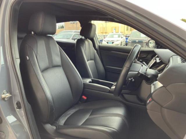 シビック ヒョウジュン サンルーフ/保証書/純正 SDナビ/ホンダセンシング/シートヒーター 前席/車線逸脱防止支援システム/シート 合皮/ドライブレコーダー 前後/ヘッドランプ LED/Bluetooth接続 バックカメラ(4枚目)