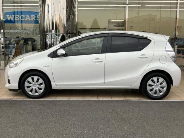 アクア S 保証書/純正 SDナビ/パーキングアシスト バックガイド/Bluetooth接続/ETC/EBD付ABS/横滑り防止装置/アイドリングストップ/バックモニター/フルセグTV/DVD バックカメラ(2枚目)