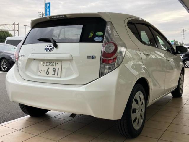 アクア S 保証書/純正 SDナビ/パーキングアシスト バックガイド/Bluetooth接続/ETC/EBD付ABS/横滑り防止装置/アイドリングストップ/バックモニター/フルセグTV/DVD バックカメラ(3枚目)