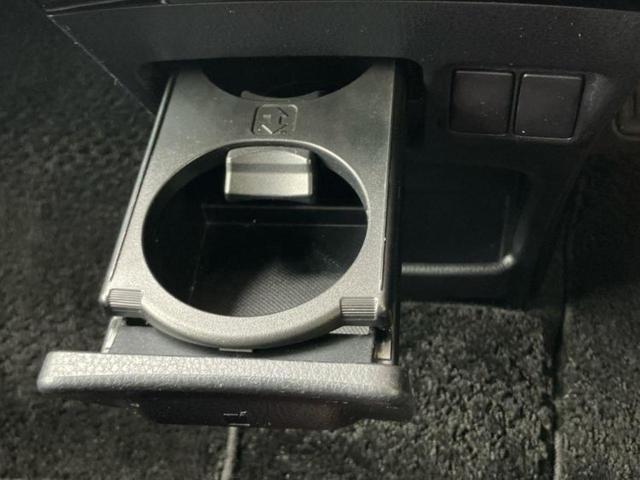 ヴォクシー ZS 保証書/純正 10インチ SDナビ/フリップダウンモニター 純正 12.1インチ/トヨタセーフティセンス/両側電動スライドドア/車線逸脱防止支援システム/パーキングアシスト バックガイド バックカメラ(44枚目)