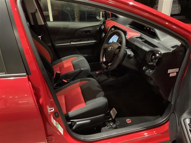 アクア Ｓ　スマートキー　プッシュスタート　純正ＳＤナビ　フルセグ　バックカメラ　フルセグ　シートヒーター　ドライブレコーダー　オートライト　ＡＨＢ　ＬＤＡ　ＰＣＳ　ビルトインＥＴＣ　Ｂｌｕｅｔｏｏｔｈ　アルミ（2枚目）