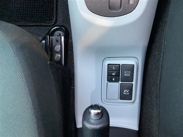 アクア S スマートキー プッシュスタート LEDヘッド ETC シートヒーター フロントドライブレコーダー ステアリングスイッチ バックカメラ 純正SDナビ フルセグ オートライト 社外15インチアルミ イモビ(16枚目)