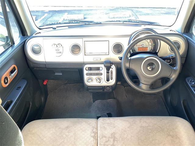 アルトラパン Ｘ　ユーザー買取　スマートキー　アイドリングストップ　電動格納ミラー　社外ＳＤＤナビ　ワンセグ　ヘッドライトレベライザー　純正アルミ　フロアマット　ツートンカラー　シートリフター　ＩＳＯＦＩＸ　ＤＶＤ視聴（6枚目）