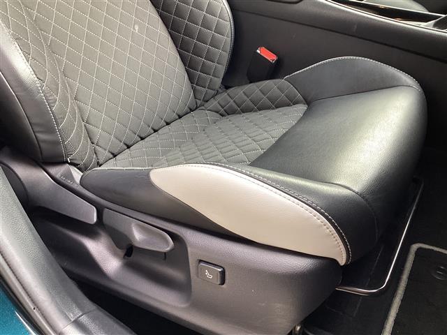 C-HR G モード ネロ 純正SDナビ フルセグ バックカメラ ビルトインETC ハーフレザー パワーシート シートヒーター レーダークルーズコントロール ICS AHB LDA ステアリングスイッチ LEDヘッド BSM(5枚目)