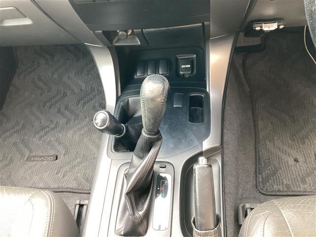 ランドクルーザープラド TXリミテッド ☆写真追加UP☆ ワンオーナー 革シート 社外HDDナビ フルセグ ルーフレール ETC バックカメラ 純正アルミ キーレス オートライト 4WD ワンオーナー 寒冷地仕様 革シート Bモニター(15枚目)