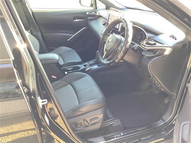 カローラクロス ハイブリッド　Ｚ　ワンオーナー　ハーフレザー　パワーシート　シートヒーター　ＰＣＳ　ＬＤＡ　ＡＨＢ　ＢＳＭ　レーダークルーズコントロール　パワーバックドア　フルセグ　ナビ　バックカメラ　全方位カメラ　ドライブレコーダー（2枚目）