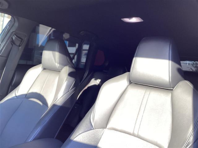 カローラクロス ハイブリッド　Ｚ　ワンオーナー　ハーフレザー　パワーシート　シートヒーター　ＰＣＳ　ＬＤＡ　ＡＨＢ　ＢＳＭ　レーダークルーズコントロール　パワーバックドア　フルセグ　ナビ　バックカメラ　全方位カメラ　ドライブレコーダー（18枚目）