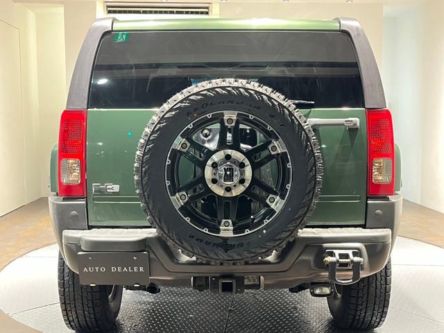 ハマーＨ３ ベースグレード　タイプＧ／グリーンカラー／新車並行／４ＷＤ／純正ホイール／社外ホイール有／ブラックレザーシート／スタットレスタイヤ有／ノーマルタイヤジオランダー２０２４年購入／シートヒーター／Ｂｌｕｅｔｏｏｔｈ（8枚目）