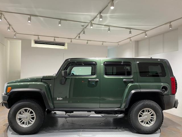 ハマーＨ３ ベースグレード　タイプＧ／グリーンカラー／新車並行／４ＷＤ／純正ホイール／社外ホイール有／ブラックレザーシート／スタットレスタイヤ有／ノーマルタイヤジオランダー２０２４年購入／シートヒーター／Ｂｌｕｅｔｏｏｔｈ（10枚目）