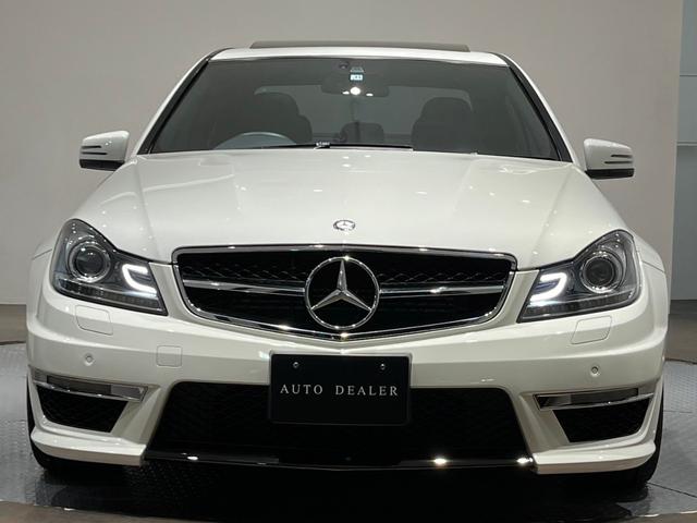 Ｃクラス Ｃ６３　ＡＭＧ　ｃ６３／Ｗ２０４／後期型／サンルーフ／純正１８ＡＷ／クルコン／ブラックレザー／シートヒーター／メモリー付パワーシート／純正ＴＶナビ／Ｂモニター／ＥＴＣ／スペアキー／（4枚目）