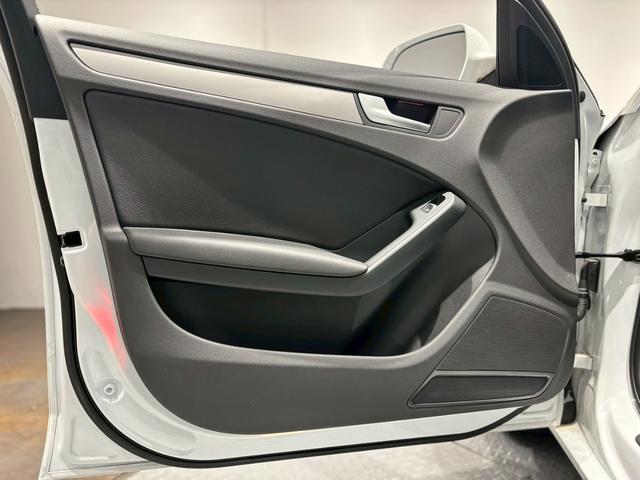 A4アバント 2.0TFSIクワトロ 走行距離12000km/黒レザーシート/バックモニター/パーキングアシスト/障害物センサー/純正AW/スペアキー/TV(23枚目)