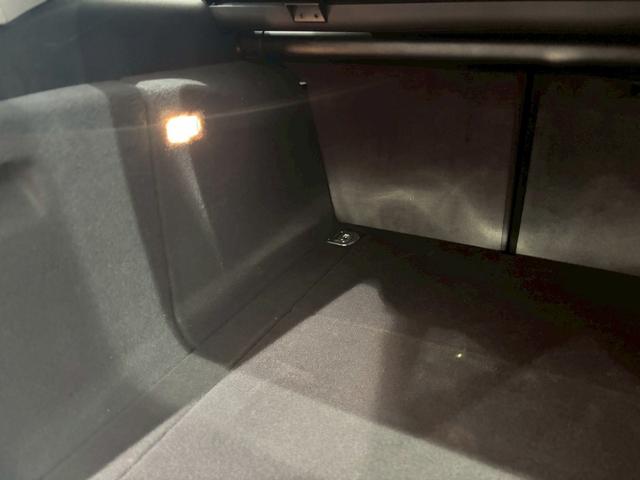 A4アバント 2.0TFSIクワトロ 走行距離12000km/黒レザーシート/バックモニター/パーキングアシスト/障害物センサー/純正AW/スペアキー/TV(40枚目)