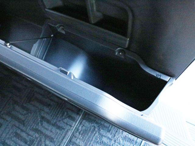 ロングＧＬ　ＦＬＥＸ　煌レッドＬＥＤテールランプ　ブラッククロームハイマウントストップランプ　レザー調シートカバー　インテリアフットパネル　オフロードバンパーガード　ステアリングリモコン　パワースライドドア(37枚目)