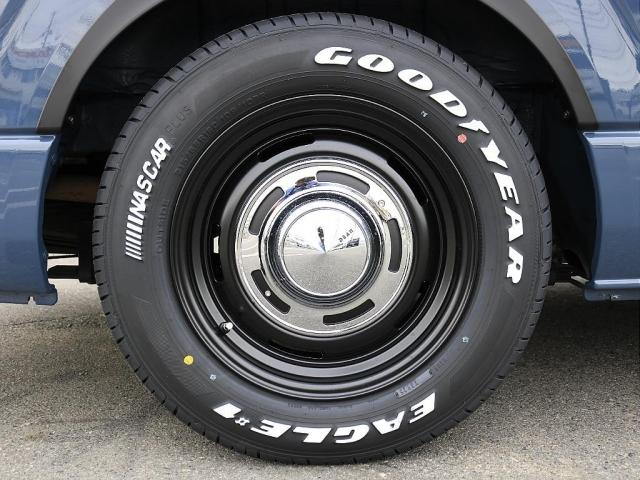 ハイエースバン ロングスーパーＧＬ　平成２５年式ハイエースガソリン２ＷＤＣｏａｓｔＬｉｎｅｓフェイスチェンジアルルブルーオールペイントクロスカントリー１６インチアルミホイールナスカータイヤアンティークコンソール前後メッキラッピング（15枚目）