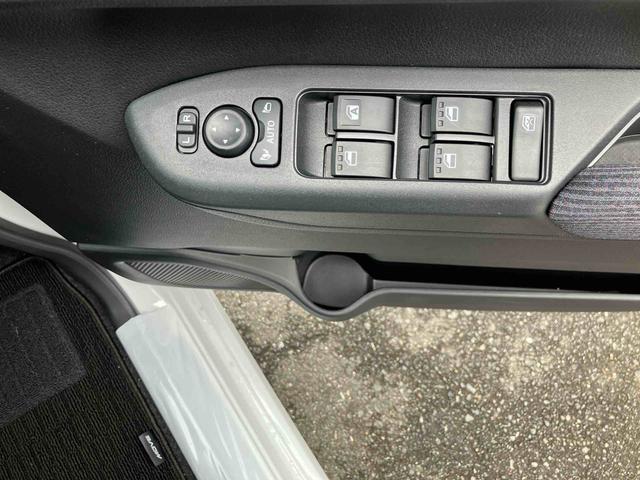 ムーヴ ＲＳ　９インチディスプレイオーディオ装備　インタークーラーターボエンジン　９インチスマホ連携ディスプレイオーディオ　パノラマモニター対応カメラ　両側電動スライドドア　ＵＳＢ＆ＨＤＭＩ　電動パーキングブレーキ　６コーナーセンサー（28枚目）