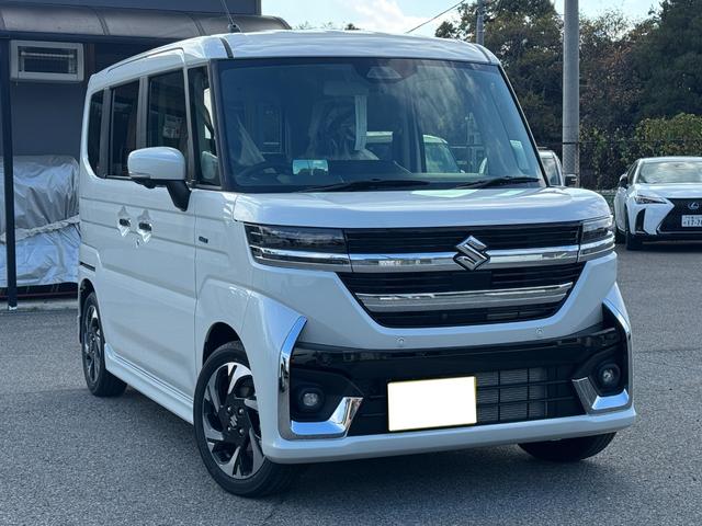 スペーシアカスタム ハイブリッドＸＳターボ　全方位モニター　メモリーナビ　フルセグＴＶ　スズキコネクト対応通信機器　届け出済未使用車　両側パワースライドドア　ステオアリングヒーター　ＨＵＤ　レーダークルーズコントロール　電動パーキング（3枚目）