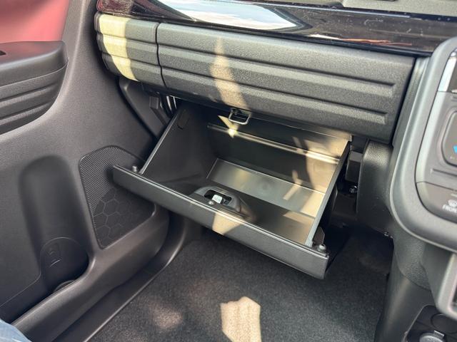 スペーシアカスタム ハイブリッドＸＳターボ　全方位モニター　メモリーナビ　フルセグＴＶ　スズキコネクト対応通信機器　届け出済未使用車　両側パワースライドドア　ステオアリングヒーター　ＨＵＤ　レーダークルーズコントロール　電動パーキング（45枚目）