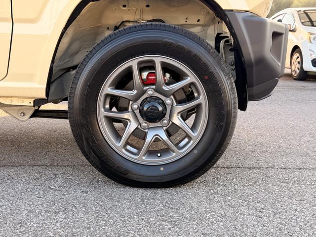 ジムニー ＸＣ　ワンオーナー　ディスプレイオーディオ　バックカメラ　ＥＴＣ　前後ドライブレコーダーＢｌｕｅｔｏｏｔｈ　モンスタースポーツペダルカバー　ブレーキパッド　モンスタースポーツ背面タイヤカバー　５ＭＴ（12枚目）