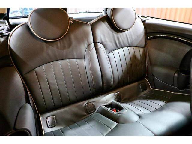 クラブマン クーパー ボンドストリート 限定車 1オーナー 専用レザーシート シートヒーター 専用ルーフ オートHID ナビ 地デジ 専用17インチアロイホイール 本革仕上げダッシュボード レインセンサー パドルシフト ワンオーナー 整備記録簿 スペアキー(21枚目)