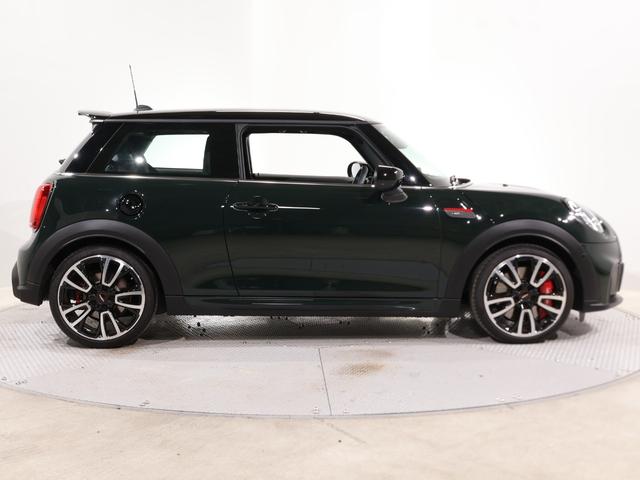 ＭＩＮＩ ジョンクーパーワークス　エッセンシャル・トリム　ハーフレザーシート　シートヒーター　１８インチホイール　衝突軽減ブレーキ　アクティブクルコン　バックカメラ　前後障害物センサー　ドライビングモード　パドルシフト（30枚目）