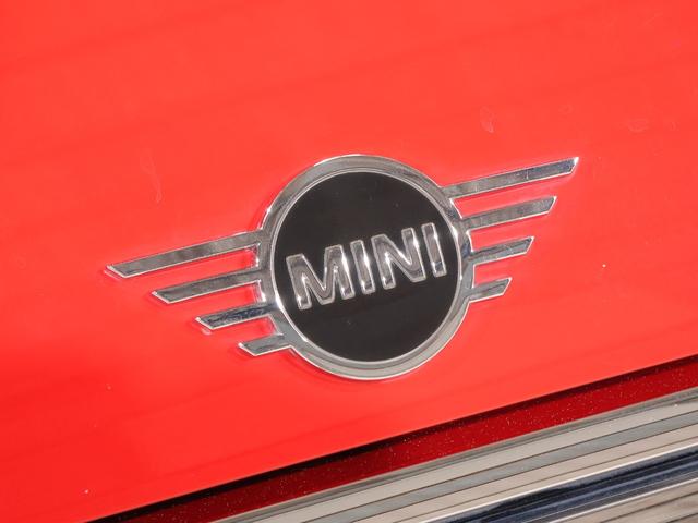 ＭＩＮＩ クーパーＤ　レザレットシート　衝突軽減ブレーキ　バックカメラ　前後障害物センサー　パーキングアシスト　オートＬＥＤライト　１６インチブラックホイール　ＥＴＣ（24枚目）