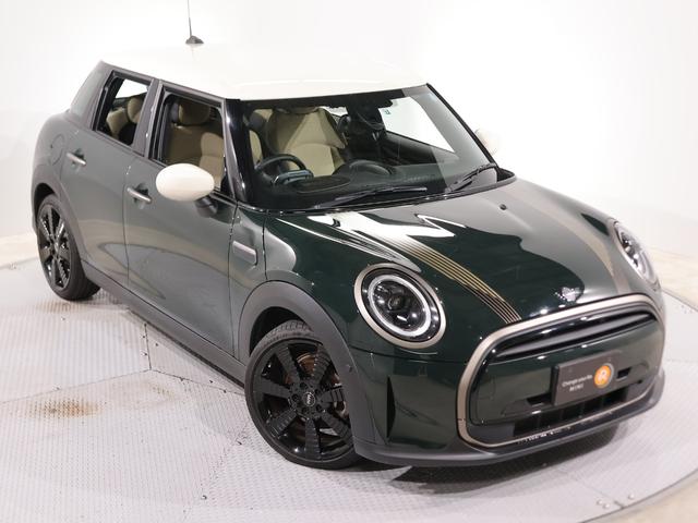 ＭＩＮＩ クーパー　レゾリュート・エディション　特別仕様車　ワンオーナー　禁煙車　オリジナルハーフレザーシート　オリジナルブロンズパーツ　専用設定ボディカラー　シートヒーター　バックカメラ　ヘッドアップディスプレイ（22枚目）