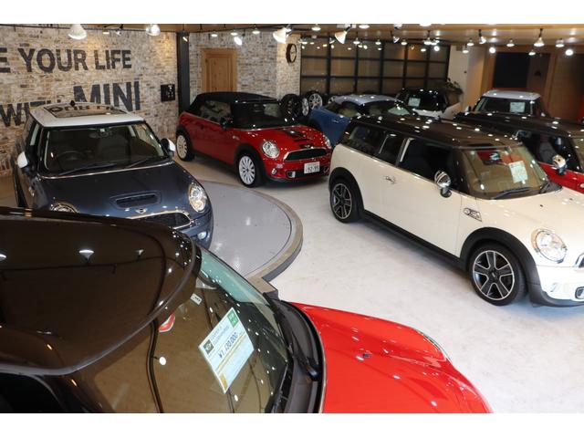 ＭＩＮＩ アイスブルーブラックエディション　６速ＭＴ　限定３８０台　禁煙車　専用装備　アクティブクルコン　バックカメラ　前後障害物センサー　衝突軽減ブレーキ　パーキングアシスト　コンフォートアクセス　ＥＴＣ２．０　整備付（48枚目）