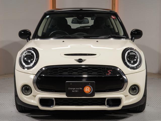 ＭＩＮＩ クーパーＳ　禁煙車　アクティブクルコン　バックカメラ　前後障害物センサー　パーキングアシスト　衝突軽減ブレーキ　コンフォートアクセス　ドライビングモード　１７インチアルミホイール　ＥＴＣ２．０　整備付（8枚目）