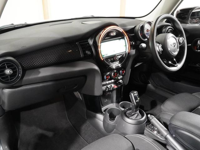 ＭＩＮＩ クーパーＳ　禁煙車　アクティブクルコン　バックカメラ　前後障害物センサー　パーキングアシスト　衝突軽減ブレーキ　コンフォートアクセス　ドライビングモード　１７インチアルミホイール　ＥＴＣ２．０　整備付（15枚目）