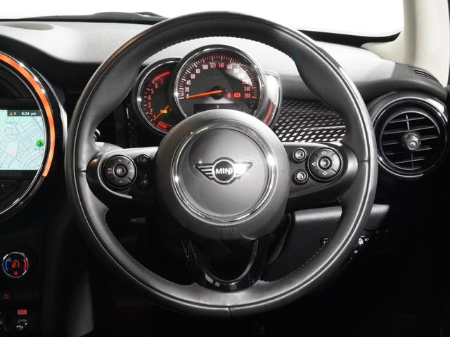 ＭＩＮＩ クーパーＳ　禁煙車　アクティブクルコン　バックカメラ　前後障害物センサー　パーキングアシスト　衝突軽減ブレーキ　コンフォートアクセス　ドライビングモード　１７インチアルミホイール　ＥＴＣ２．０　整備付（17枚目）