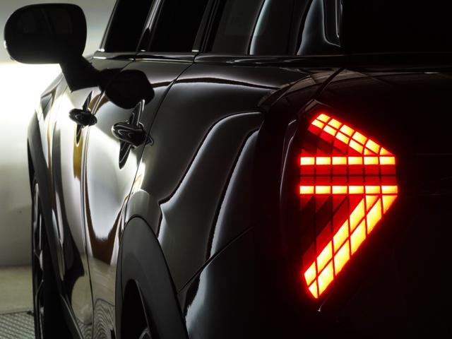 ＭＩＮＩ クーパーＳ　クラシック・トリム　禁煙車　ワンオーナー　ベスキン／クロス　シート＆ハンドルヒーター　前後カメラ　パーキングアシスト　レーンアシスト　後車衝突警告　ＡｐｐｌｅＣａｒＰｌａｙ　ワイヤレスチャージ　ＥＴＣ２．０　整備付（44枚目）