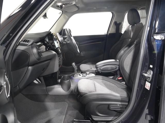 ＭＩＮＩ クーパーＳＤ　クラシック・トリム　禁煙車　ワンオーナー　クロス／レザレット　シートヒーター　純正ナビ　リアカメラ　前後障害物センサー　パーキングアシスト　ドライビングモード　アクティブクルコン　コンフォートアクセス　ＥＴＣ２．０整備付（12枚目）